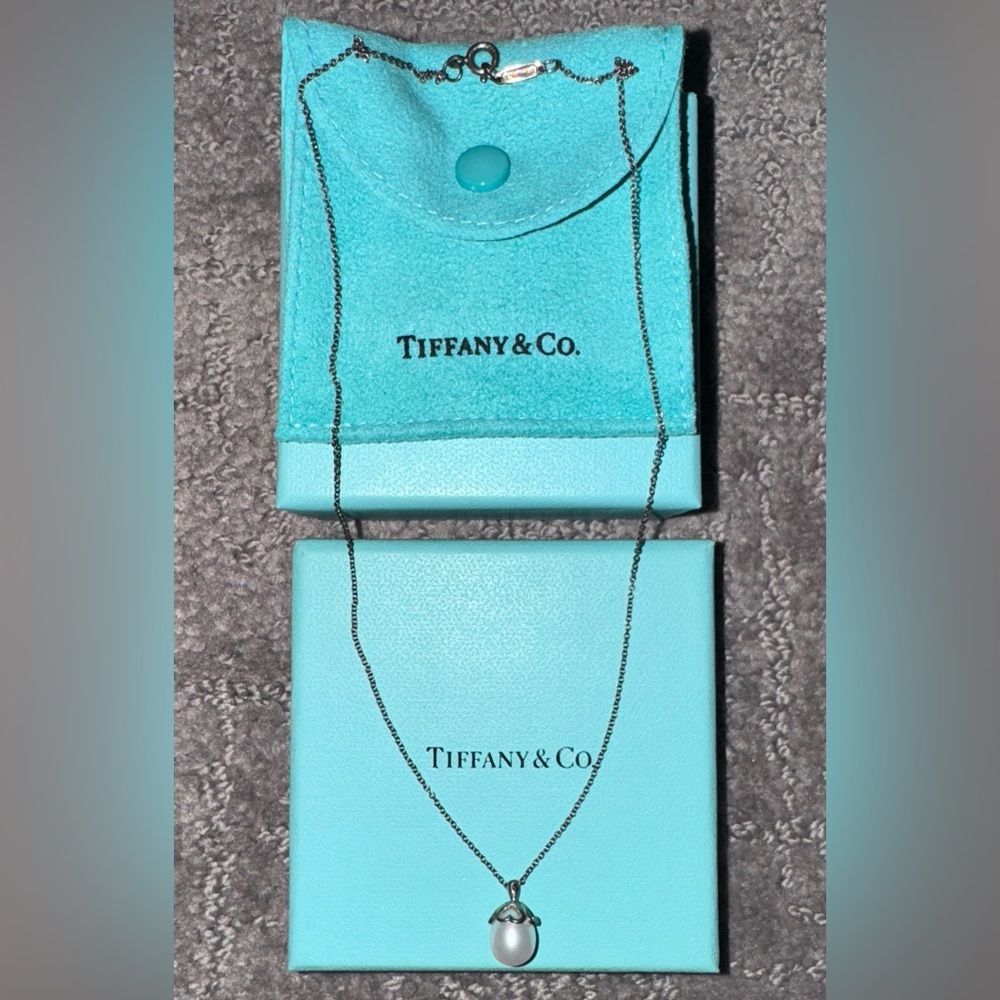 Tiffany & Co. 16” Sterling Silver White Pearl Heart Cap Pendant Necklace